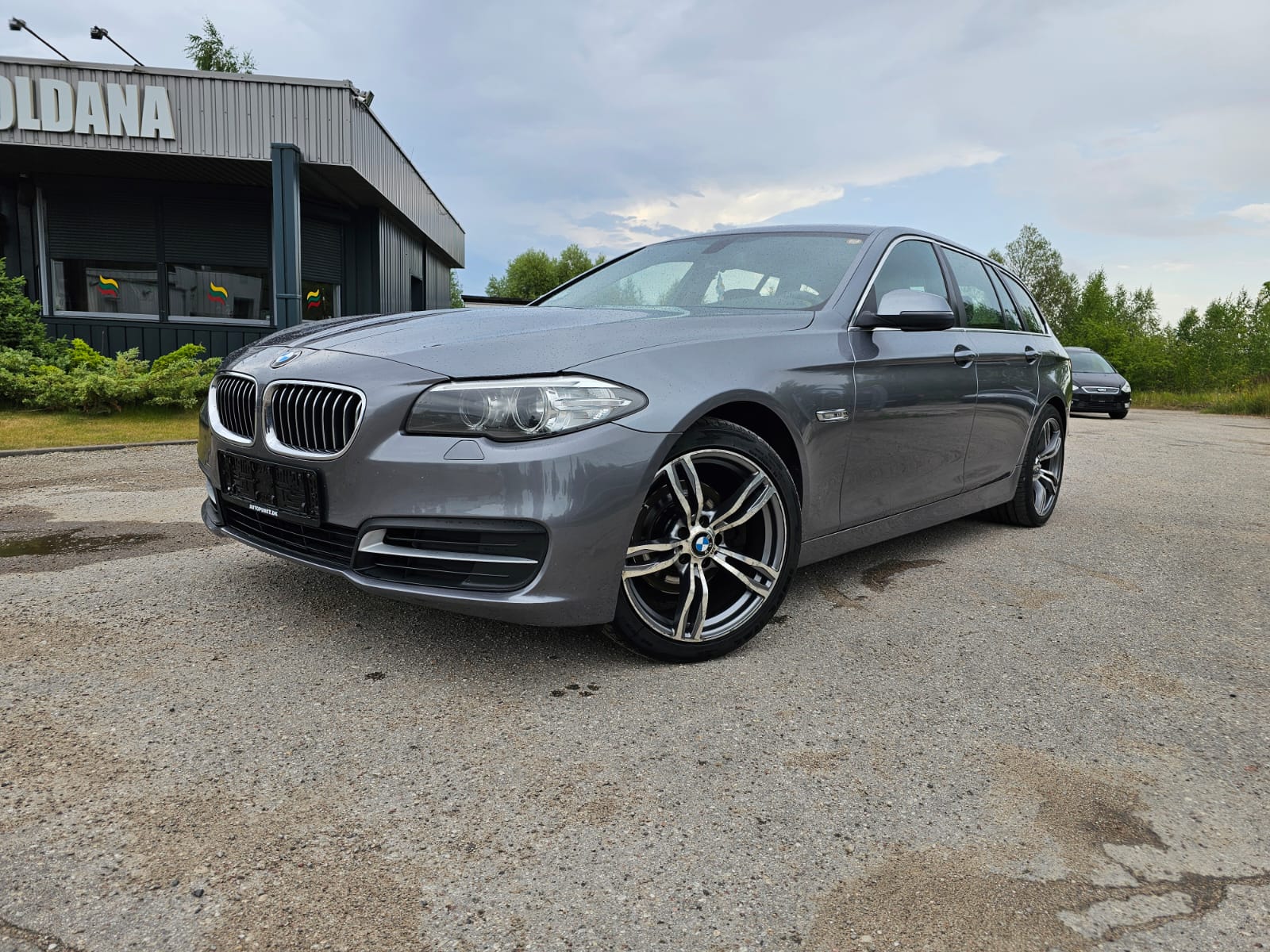 BMW 520, 2.0 l., wagon, 2013-08/naudoti automobiliai/Roldana